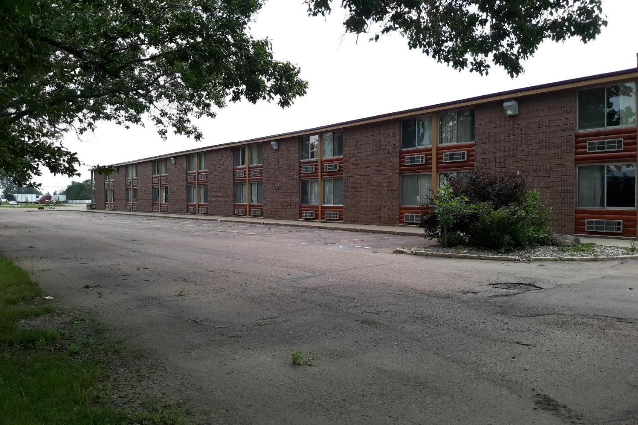 The Dakota 3*
