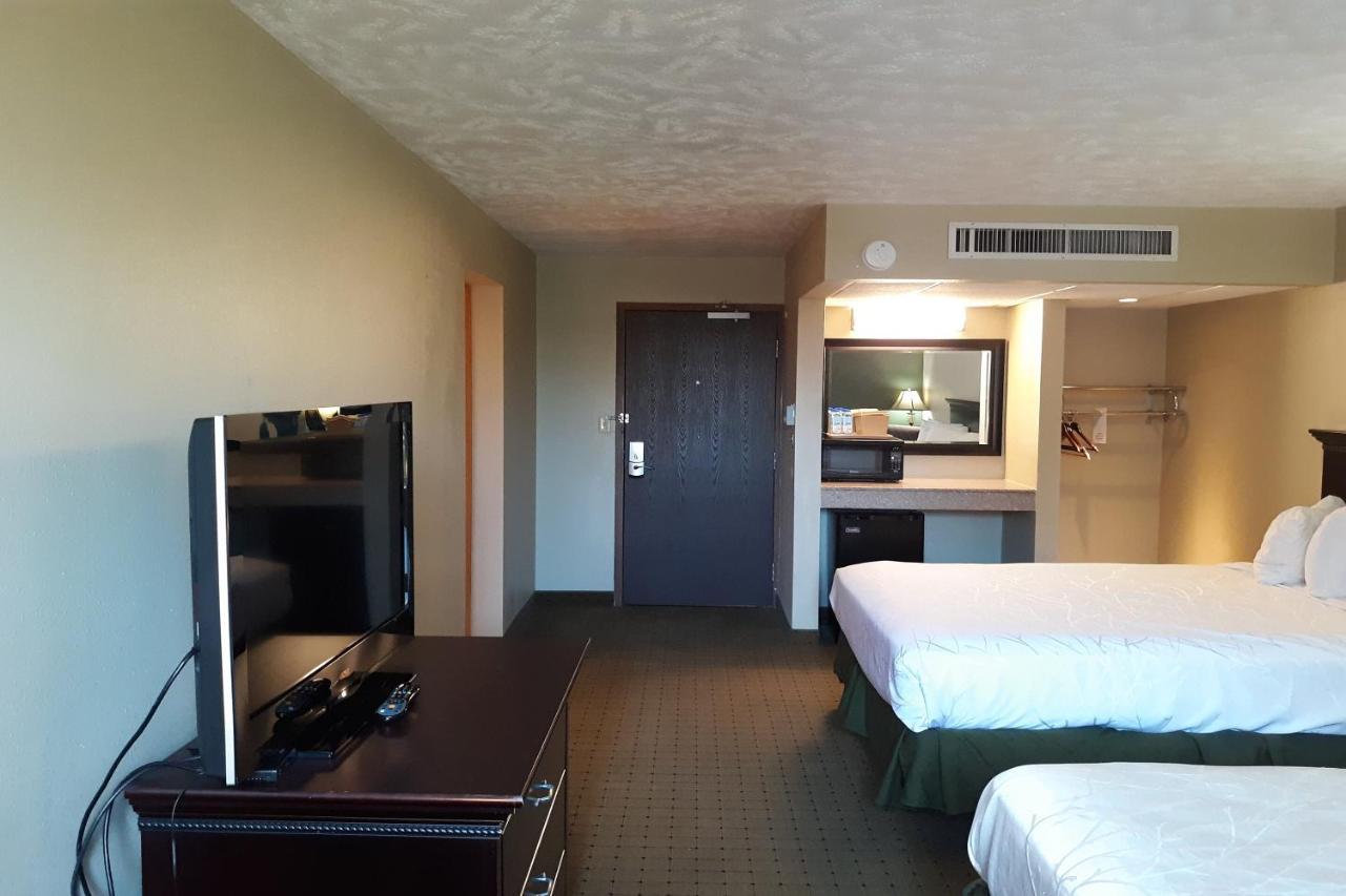 The Dakota 3*